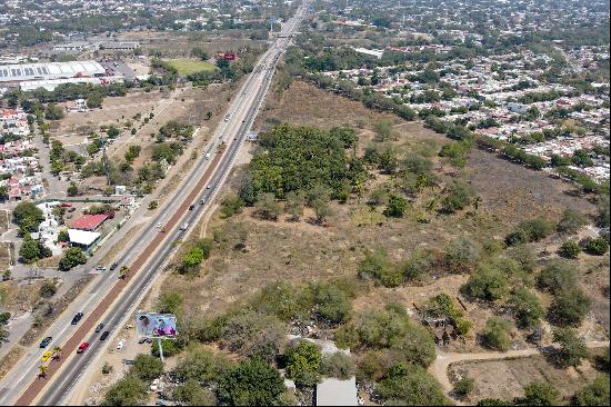 Land on the road to Colima - Manzanillo.