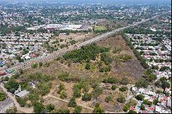 Land on the road to Colima - Manzanillo.