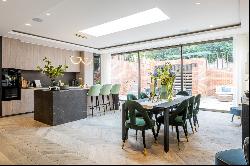Wonderful semi-detached house in the heart of Hampstead