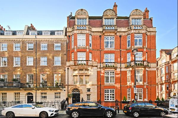 A spacious apartment on the ground and lower ground floors of a prestigious portered red b