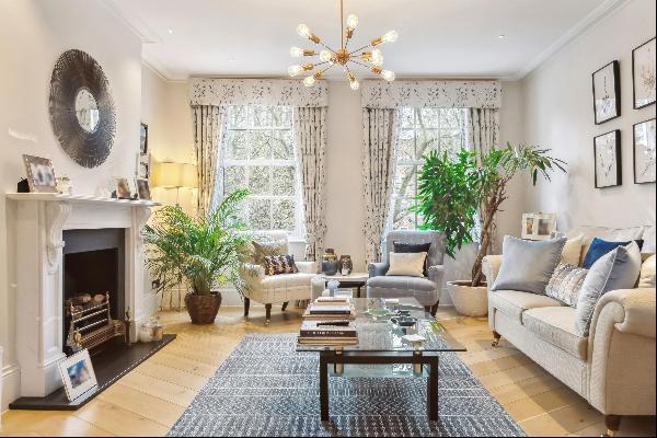 A beautifully renovated Georgian townhouse for sale in E14
