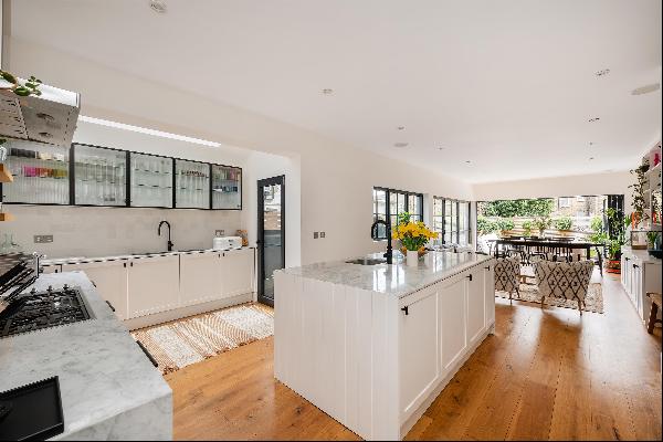 5 bed house for sale in NW10.