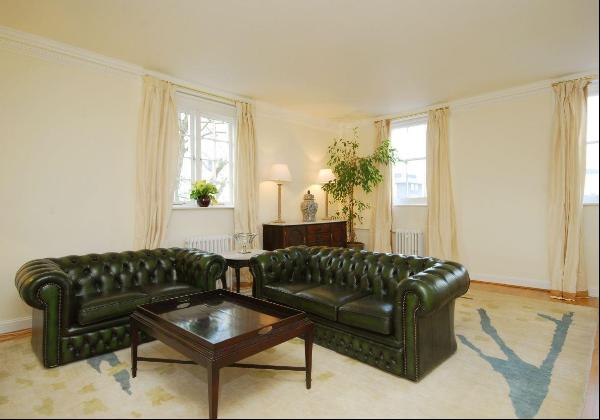 Two-bedroom apartment available to rent in Hyde Park, W2.