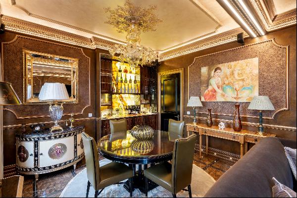 A luxurious two bedroom apartment with porter and lift, for sale in the heart of Mayfair, 