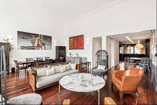 AVAILABLE SHORT OR LONG LET. Spacious 5 bedroom triplex to rent in Queen's Gate, SW7.