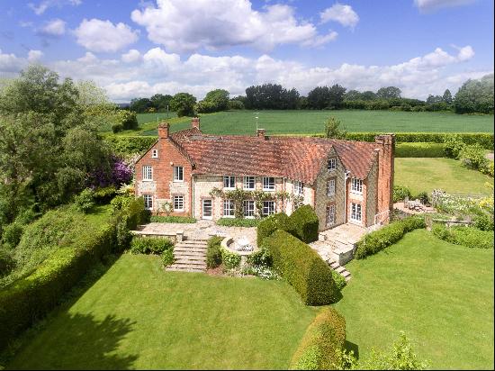 A well-located family house set in an elevated position with stunning views over a valley 