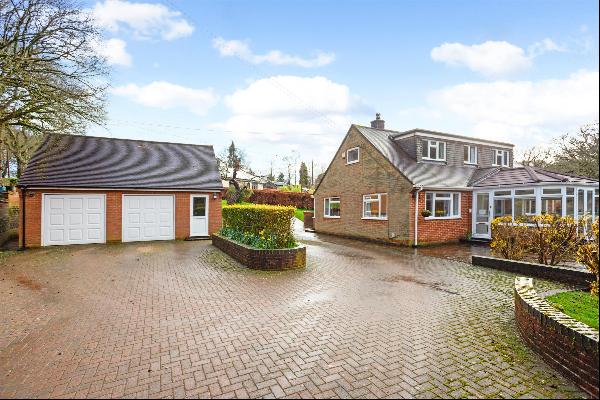 Spacious family home situated in a generous plot and ideally located in a picturesque rura