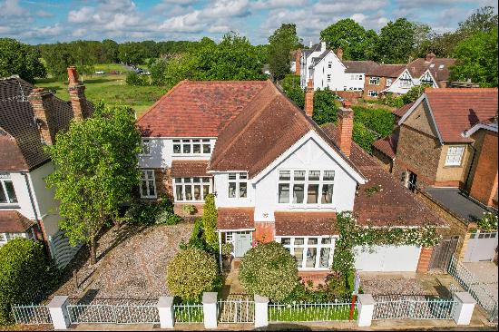 Period Property For Sale in Thames Ditton.