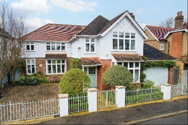Period Property For Sale in Thames Ditton.