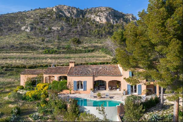 Magnificent property for sale at the foot of Mont Ventoux.
