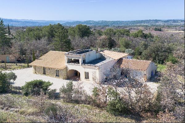 Exceptional property with a beautiful view of Mont Ventoux for sale in Bédoin.
