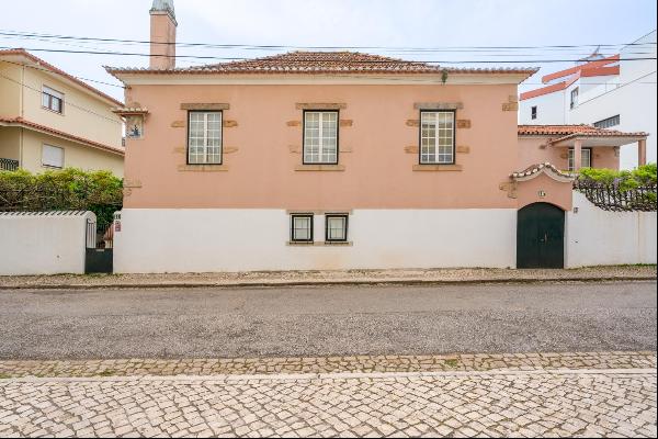 Excellent 3+1 bedroom detached house with garden in the historic centre of Cascais, Lisbon