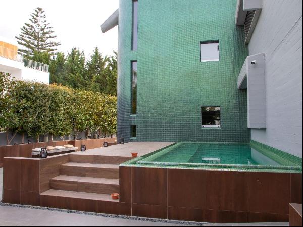 Outstanding 4-bedroom house with garden and swimming pool in Belém, Lisbon.