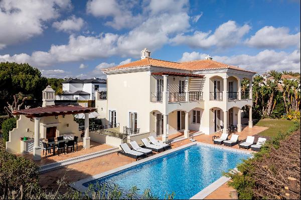 Beautiful, charming 5-bedroom villa in Quinta Verde,  Algarve.