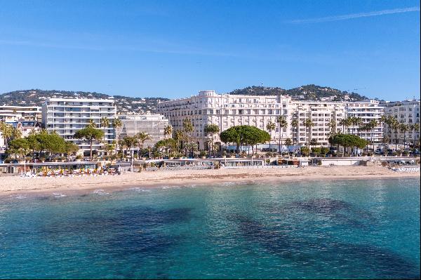 Beautiful apartment with panoramic sea view in a secure residence in Cannes.