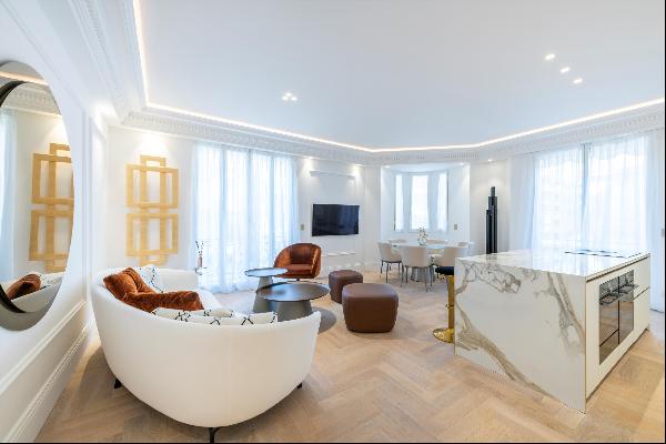 A fully renovated two bedroom apartment for sale in the heart of the Croisette.