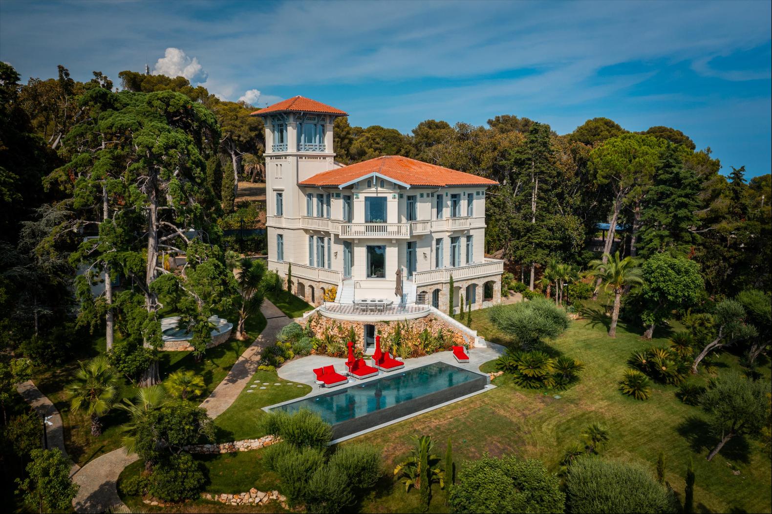 Splendid waterfront property in a private domain in Roquebrune-Cap-Martin
