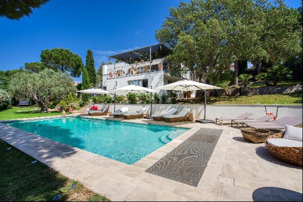 Modern and renovated villa for sale in the Pampelonne area