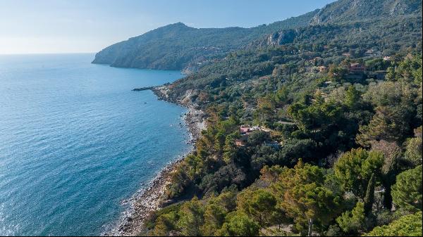 Wonderful coastal property with amazing sea views and direct beach access on Monte Argenta