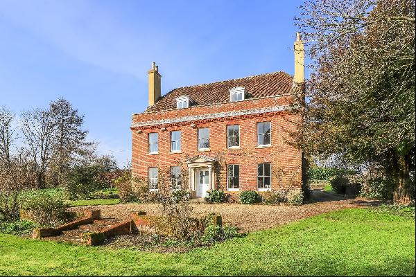 A classical Grade II listed family house on the edge of this popular market town.