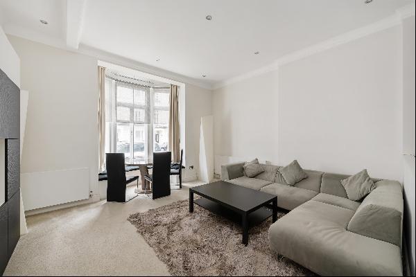 Well presented one bedroom conversion apartment situated on the ground floor with generous