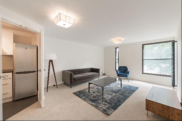 One bedroom apartment to rent in Beaufort House, Queensborough Terrace W2.