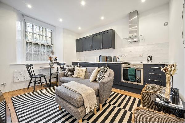 A charming 1 bedroom apartment in Hyde Park W2.