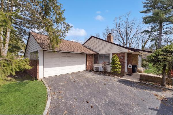 Welcome Home To Country Club Living in Roslyn Heights, Make This Your Dream Home Close to 