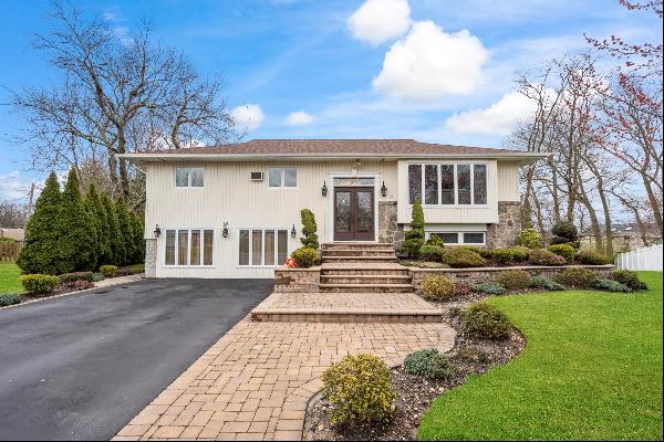 Very rare and Incredible opportunity in Old Bethpage! Meticulously maintained, this expand