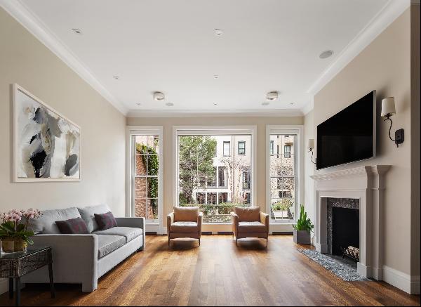 Modern and fully-renovated 5-story townhouse with elevator on an exclusive London-style pr