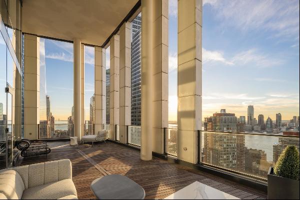 Experience New York City like never before from one of the largest penthouse-style residen