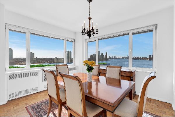 Prepared to be "WOWED" by the expansive high-floor skyline and river vistas from the 59th 
