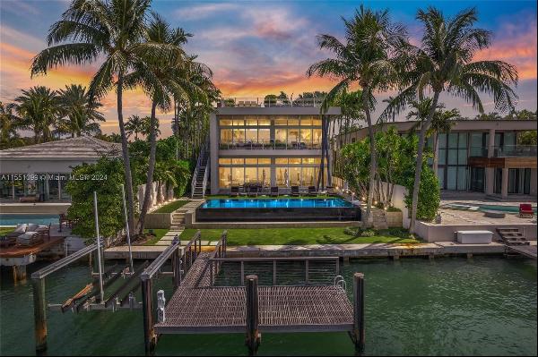 Nestled in a prime Miami Beach location & embraced by the beauty of Biscayne Bay, the Vene