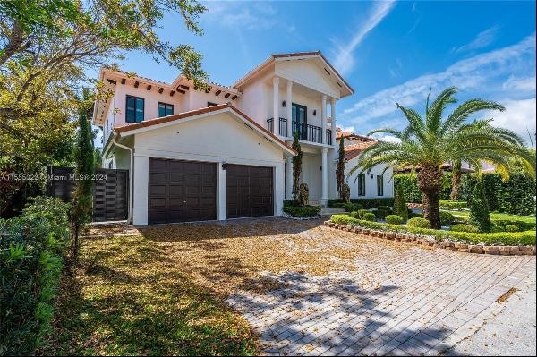 Experience luxurious contemporary living in this fully updated Cutler Cay masterpiece! Wit