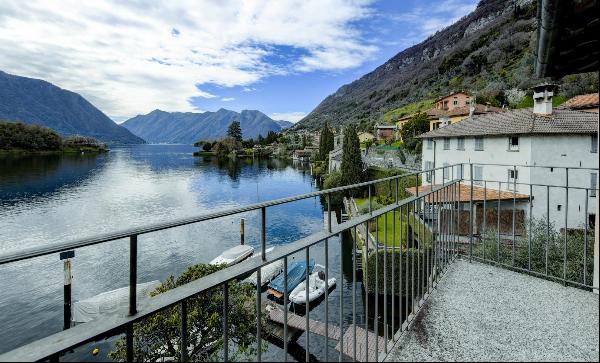 A charming lakefront penthouse for sale in Ossuccio.