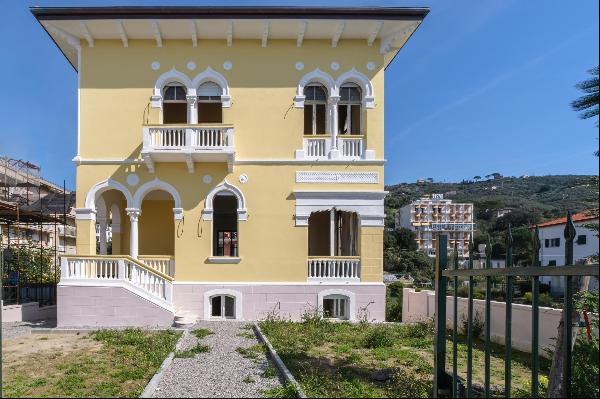 Beautiful 7-bedroom villa in original Art Nouveau style in Lavagna, Genova.