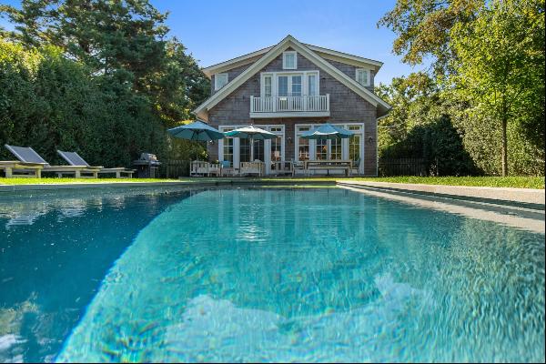 Beautiful, completely renovated designer compound on more than half an acre in Southampton