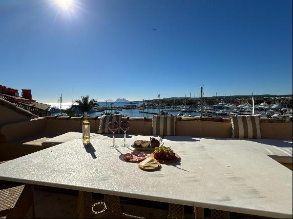 A beautiful four bedroom penthouse for sale in Sotogrande Port.