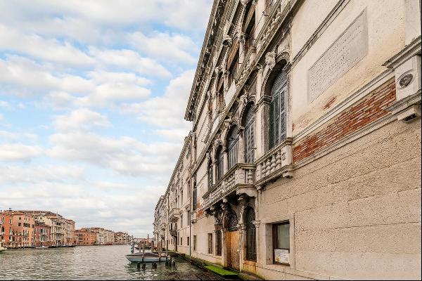 Prestigious 4-bedroom apartment overlooking the Canal Grande and Altana with breathtaking 