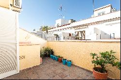 Centrally located duplex penthouse for sale in Sitges.