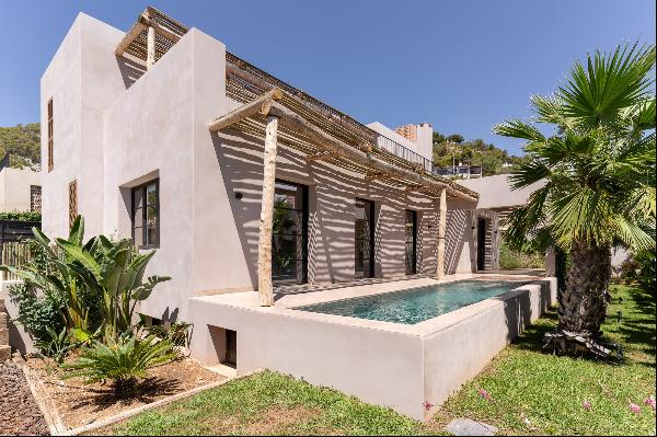 Beathtaking villa with sea views in Génova, Palma