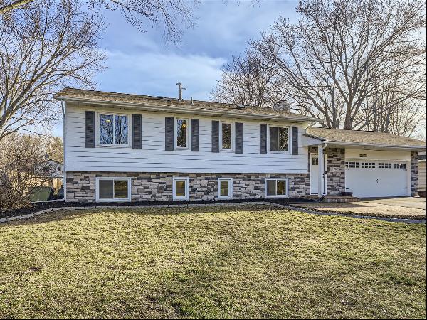 9741 102nd Place North, Maple Grove, MN 55369