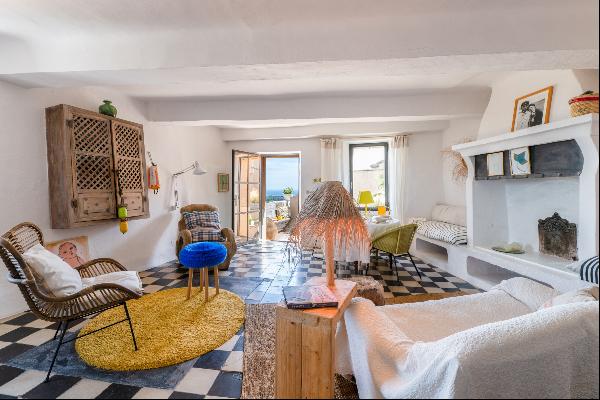 Ramatuelle- Rare charming village house with terrace and sea view