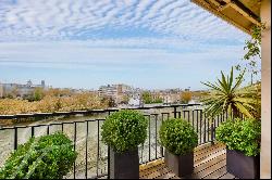 Amazing penthouse with terraces and stunning views of the Seine