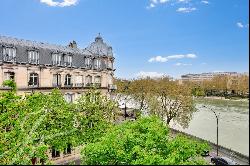 Apartment with superb unobstructed views of the Seine