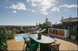 Incredible apartment with private pool and coastal views in Nueva Andalucia