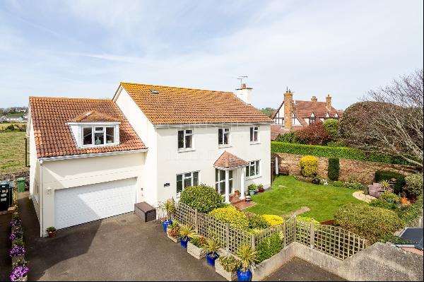 Large Detached Family Home Close to the Sea