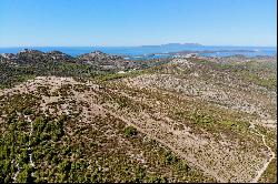 Land with a sea view on Hvar