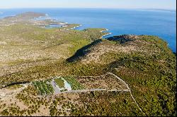 Land with a sea view on Hvar