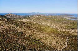 Land with a sea view on Hvar